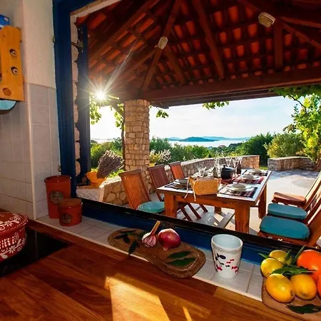 Holiday home Freistehendes In Mit Sonniger Terrasse Und Panoramablick Zlarin
