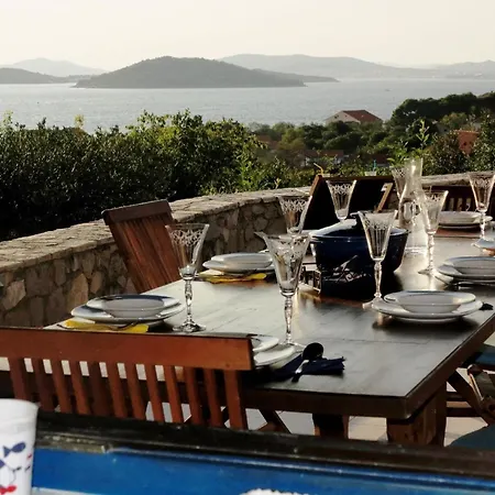 Holiday home Freistehendes In Mit Sonniger Terrasse Und Panoramablick Zlarin
