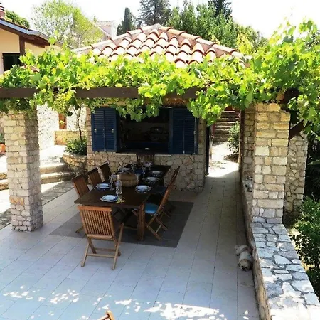 Holiday home Freistehendes In Mit Sonniger Terrasse Und Panoramablick